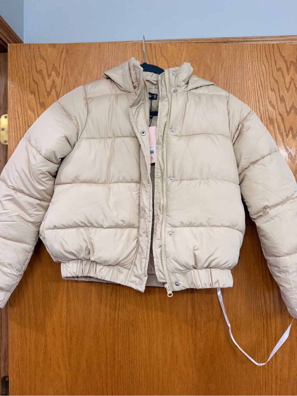 Missguided + Cream Hooded Cropped Puffer Jacket